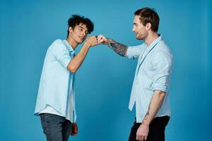 curly-haired guy in a shirt greets his friend on a blue background photo