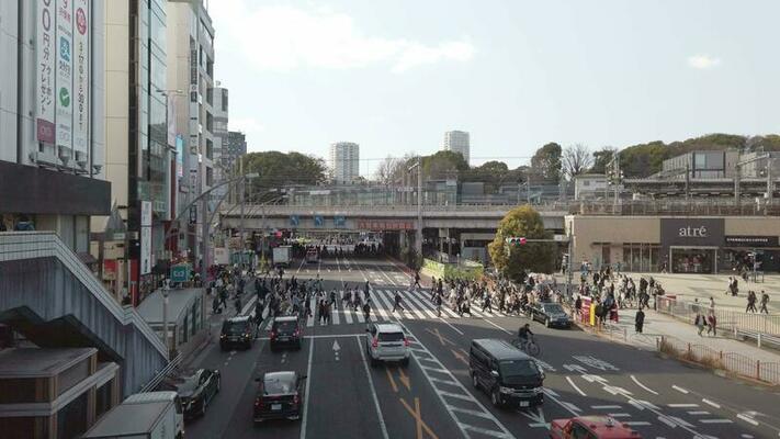 洋楽 12\" ON A CROWDED STREET Crowded street in new york city with people crossing the