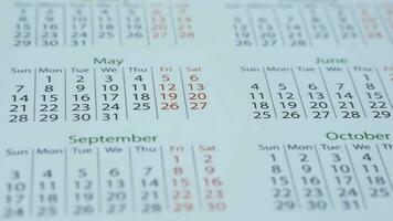 Détail d'un calendrier sur table video