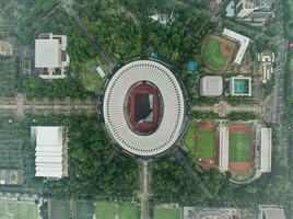 aéreo ver de el hermosa paisaje de senayan estadio. con ruido nube antecedentes. Jacarta, Indonesia, agosto 23, 2022 foto