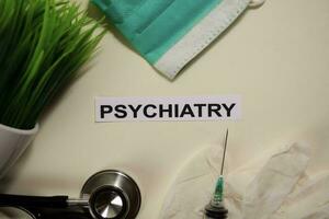 psiquiatría con inspiración y cuidado de la salud médico concepto en escritorio antecedentes foto