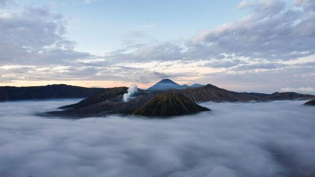 aéreo ver de el montar bromo, es un activo volcán y parte de el tengger macizo, en este Java, Indonesia foto