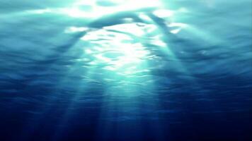 la luz submarina se filtra a través del agua azul - bucle video