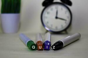 QUIZ text on color marker isolated on desk background photo