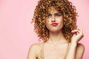 Charming model Grimace red lips curly hair charm photo