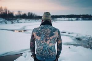 islandés hombre con su espalda cubierto en tatuajes fuera de en congelado invierno. ai generado foto