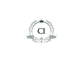 Minimal Ci Logo Icon, Creative Feminine Crown Ci ic Letter Logo Image Design vector