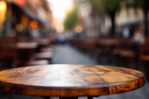 vacío de madera mesa parte superior y borroso al aire libre café en el antecedentes. Copiar espacio para tu objeto, producto, comida o bebida presentación. generativo ai. foto