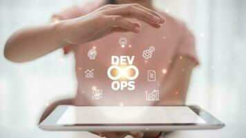 concepto devops, desarrollo de software y operaciones de ti, programación ágil foto