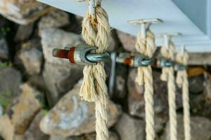 cuerda para barcos es un colección de lineal capas, hilos o hebras ese son retorcido o trenzado juntos foto