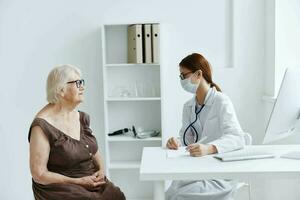 paciente examen por un médico salud diagnósticos foto