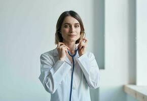 alojamiento construcción médico vestido mujer médico estetoscopio medicina laboratorio interior ventana foto