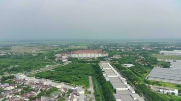 stade dans le milieu de un industriel zone video