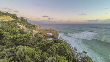 Time-lapse video of The Arch in the Australian state of Victoria on the Great Ocean Road in the evening
