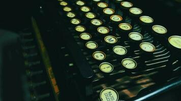 vintage e retro velho tecnologia máquina de escrever video