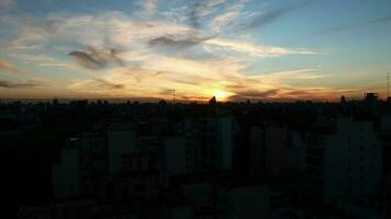 Tempo lapso do uma lindo pôr do sol dentro Buenos aires Argentina video