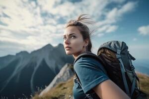 un niña excursionismo en montaña. ai generativo foto