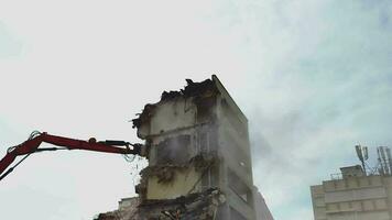 démolition de l'ancien bâtiment video