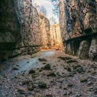 Roca cuenco garganta - un único naturaleza reservar. garganta en montañas paisaje naturaleza en daguestán Rusia. foto