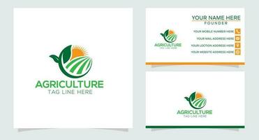 agricultura y agricultura con un tractor con cultivador y arado, logo diseño vector