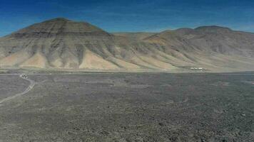 Drönare tid upphöra video över de karg vulkanisk timanfaya nationell parkera på lanzarote