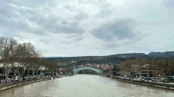 espaço de tempo do a capital cidade georgia- tbilisi Visão video