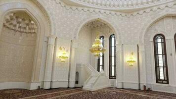 à l'intérieur le grandiose et moderne mosquée - Azerbaïdjan, baku video