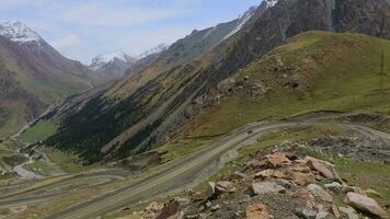 incroyable paysages de le Barskoon gorge dans Kirghizistan video