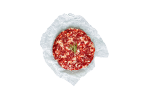 frisch roh gehackt Rindfleisch Steak auf Papier mit transparent Hintergrund png