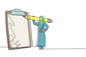 una sola línea dibujando a una mujer de negocios árabe con un lápiz gigante en el hombro cerca de la lista de verificación marcada en el papel del portapapeles. finalización exitosa de las tareas comerciales. vector de diseño de dibujo de línea continua