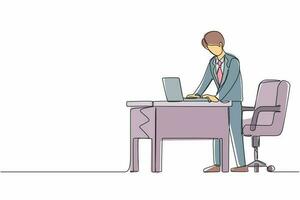 empleado de dibujo de una sola línea que trabaja en una estación de trabajo ergonómica. muebles de oficina con computadora y laptop. hombre parado en el reposapiés detrás del escritorio. vector gráfico de diseño de dibujo de línea continua