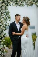 Boda ceremonia de el recién casados en un país cabaña foto