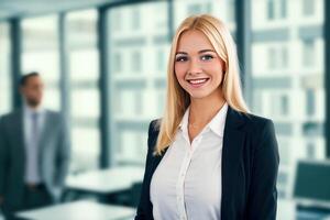 joven sonriente mujer de negocios, en pie en difuminar antecedentes de oficina. generativo ai foto