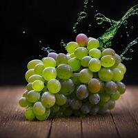 increíble manojo de uvas con agua chapoteo y gotas aislado, generativo ai foto