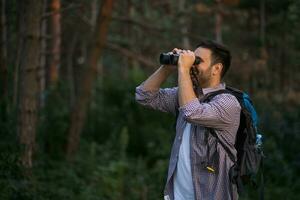 hombre gasto hora al aire libre foto