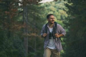 hombre gasto hora al aire libre foto