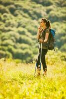 un mujer excursionismo foto