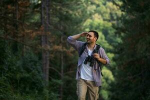 hombre gasto hora al aire libre foto