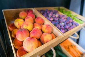 sano Fruta y vegetales en tienda de comestibles tienda foto