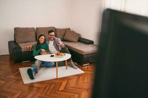 un Pareja gasto hora juntos foto