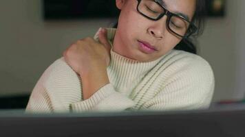 Busy businesswoman working on laptop computer in office. Confident young woman in casual clothes using laptop while working at home. video