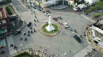 aereo Visualizza di tugu jogja o Yogyakarta monumento, Indonesia. video