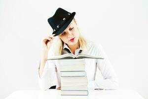 retrato de un mujer con libros foto