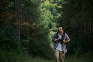 hombre gasto hora al aire libre foto