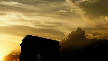 arco de triomphe al di sopra di tramonto, 3d animazione. video