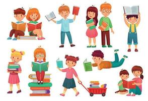 niños leer libro. contento niño leyendo libros, niña y chico aprendizaje juntos y joven estudiantes aislado dibujos animados vector ilustración