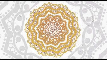 kreisförmig Muster Mandala Hintergrund. Luxus Mandala mit Punktierung Animation. Dekoration von Mandala Blumen mit glänzend Gold Farbe. entspannen, islamisch, Arabesken, indisch, Truthahn. video