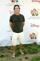 Jeff Probst arriving at the A Time for Heroes Pediatric AIDS 2008 benefit at the Veterans Administration grounds Westwood CA June 8 2008 2008 Kathy Hutchins Hutchins Photo