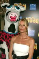 nicolette sheridan con maggie mugir llegando a el estreno de mosca yo a el Luna a el directores gremio teatro en los angeles California agosto 3 2008 2008 kathy hutchins hutchins foto