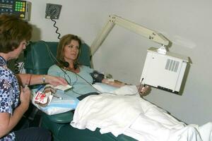 Kimberlin marrón donando vástago células para utilizar en trasplante a leucemia paciente ciudad de esperanza octubre 2005 2005 kathy hutchins hutchins foto